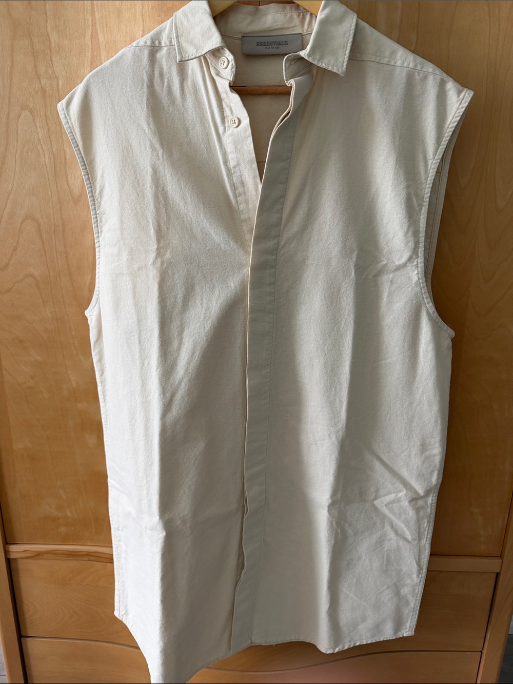 Essentials Sleeveless Button-Front Shirt in Cream